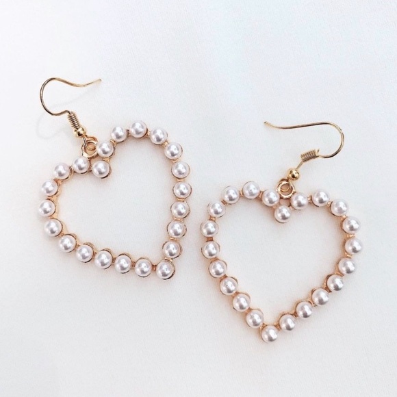 “Heart of Gold & Pearls” Trendy Cute Hoop Earring - Picture 5 of 11